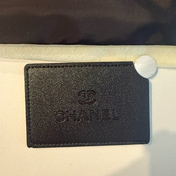NEW! Chanel makeup pouch and mirror - Picture 2 of 4